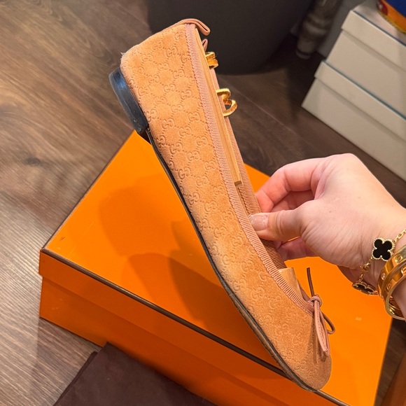 Gucci Peach Suede GG Logo Ballet Flats with Bow - Picture 6 of 12